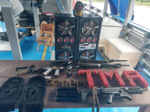 Imagem da notícia - Em Coari, Polícia Militar do Amazonas prende trio com armas, munições e balaclava