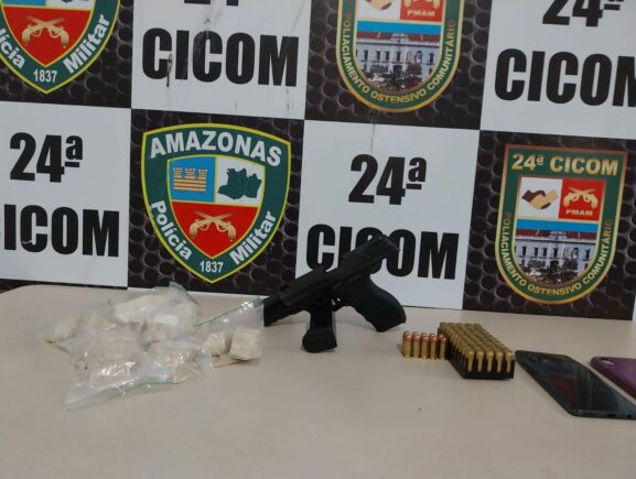 PMAM prende dupla por porte ilegal de arma de fogo, associação criminosa e tráfico de drogas
