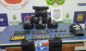 Imagem da notícia - Base Arpão 1: Cães de Faro localizam sete tabletes de cocaína na sala de máquinas da embarcação