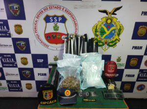 Imagem da notícia - Base Arpão 1: Polícia apreende cerca de 12 kg de drogas escondidos dentro de embarcação, em Coari