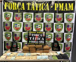 Imagem da notícia - Polícia Militar do Amazonas prende trio com dez tabletes de droga na zona norte