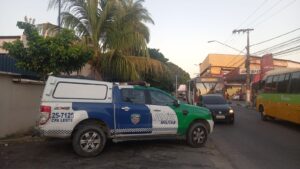 Imagem da notícia - Policiais militares recuperam veículo abandonado com restrição de roubo