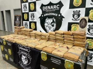 Imagem da notícia - Operação Águas Seguras: PC-AM apreende cerca de 100 quilos de maconha avaliados em R$ 2 milhões, dentro de uma casa na zona leste