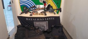 Imagem da notícia - Polícia Militar do Amazonas prende seis homens e apreende armas que seriam usadas em confronto entre facções