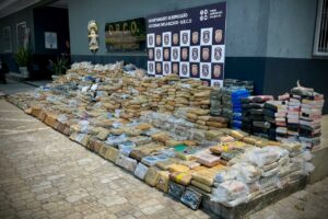 Imagem da notícia - PC-AM prende homem e apreende caminhão com mais de 2 toneladas de drogas na zona leste de Manaus