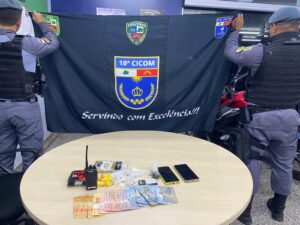 Imagem da notícia - Em Manaus, Polícia Militar do Amazonas prende cinco pessoas e apreende mais de 300 porções de drogas