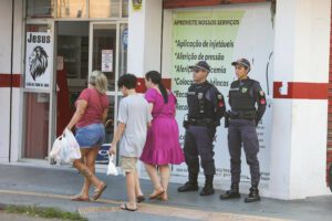 Imagem da notícia - “A presença da polícia traz mais segurança”, diz comerciante sobre a Operação Natal Mais Seguro