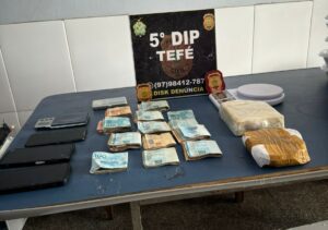 Imagem da notícia - Em Tefé, PC-AM prende homem em flagrante com dois tabletes de drogas e R$ 14 mil em espécie