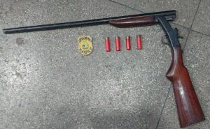 Imagem da notícia - Em Uarini, Polícias Civil e Militar prendem homem por agredir fisicamente e ameaçar a namorada do pai