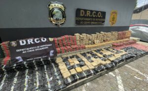 Imagem da notícia - Polícia Civil do Amazonas apreende 1,3 tonelada de skunk e causa prejuízo estimado em R$ 20 milhões ao crime organizado