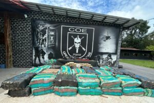 Imagem da notícia - No Rio Solimões, Polícia Militar do Amazonas e Polícia Federal apreendem 2 toneladas de entorpecentes e armamento