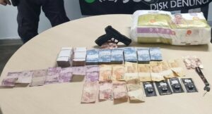 Imagem da notícia - Pronta-resposta: Polícia Militar do Amazonas prende homem por roubo à drogaria e recupera dinheiro e objetos