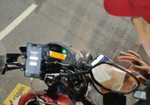 Imagem da notícia - Operação Impacto: Polícia recupera celular com restrição durante ação na zona norte