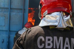 Imagem da notícia - Militares do Corpo de Bombeiros realizam simulado prático de incêndio urbano em Manaus