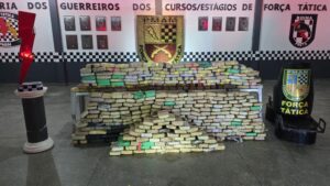 Imagem da notícia - Polícia Militar do Amazonas apreende 400 quilos de maconha skunk em oficina usada como depósito de drogas
