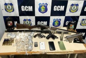 Imagem da notícia - Em Coari, Polícia Militar do Amazonas captura foragido e prende trio em posse de arsenal e drogas