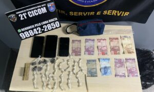 Imagem da notícia - Polícia Militar do Amazonas prende quatro homens por venda de entorpecentes e apreende 60 porções de drogas