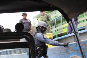 Imagem da notícia - Com apoio da Base Fluvial Arpão, PMAM e PC-AM fortalecem policiamento em Coari