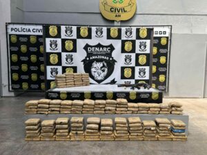 Imagem da notícia - PC-AM apreende 156 quilos de maconha avaliados em R$ 3,2 milhões e prende homem em flagrante com três armas de fogo