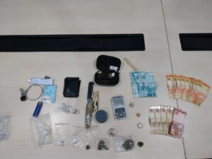 Imagem da notícia - Polícia Militar do Amazonas prende três pessoas e apreende dois adolescentes em posse de entorpecentes e dinheiro