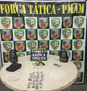 Imagem da notícia - Polícia Militar do Amazonas apreende arma de fogo, 80 trouxinhas de drogas e 50 pinos de cocaína