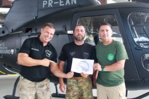 Imagem da notícia - Departamento Aéreo da SSP-AM qualifica inspetor da PC-RJ como instrutor de voo