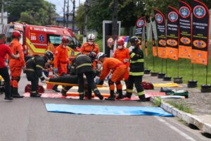 Imagem da notícia - Corpo de Bombeiros realiza simulado de salvamento veicular com múltiplas vítimas