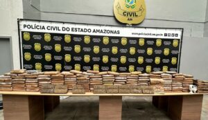 Imagem da notícia - PC-AM apreende 150 quilos maconha tipo skunk em casa na comunidade Grande Vitória