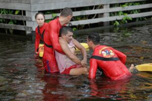 Imagem da notícia - Festival de Parintins 2025: Corpo de Bombeiros realiza simulados de salvamento no bumbódromo e em balneário da Ilha