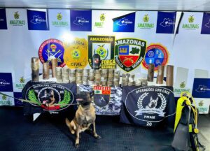 Imagem da notícia - Base Arpão 3: Cadela policial localiza entorpecentes armazenados no interior de cilindros de aço 