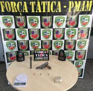 Imagem da notícia - PMAM prende um homem e apreende submetralhadora artesanal em operações distintas após denúncias