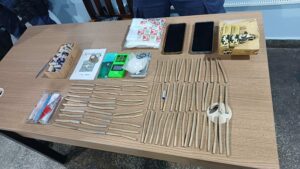 Imagem da notícia - PMAM prende quatro pessoas e apreende adolescente de 11 anos por envolvimento com tráfico de drogas