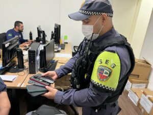 Imagem da notícia - PMAM com apoio do Programa RecuperaFone prende homem e recupera celular com restrição de roubo 