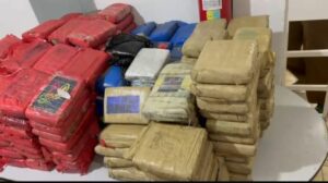 Imagem da notícia - Polícia Civil do Amazonas prende dupla e apreende 250 quilos de drogas