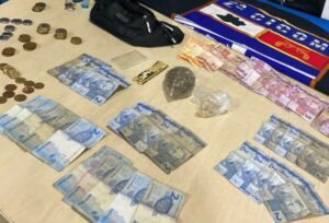 Imagem da notícia - PMAM prende três homens e apreende porções de drogas em diferentes zonas de Manaus