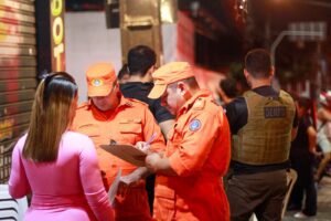Imagem da notícia - Bares são autuados ao serem flagrados vendendo bebida alcoólica para adolescentes durante Central Integrada de Fiscalização