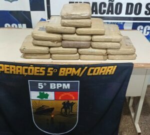 Imagem da notícia - Operação Interior Mais Seguro: Em Coari, PMAM apreende 18 tabletes de maconha tipo skunk e prende duas mulheres