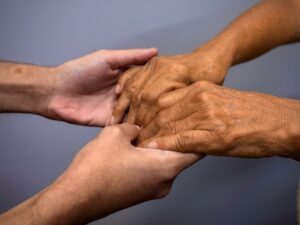 Imagem da notícia - Dia Internacional da Pessoa Idosa: PC-AM alerta população sobre crimes e reforça cuidados e ações da Operação Virtude