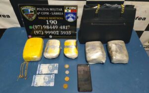 Imagem da notícia - Polícia Militar do Amazonas prende mulher que transportava mais de 3 kg de drogas de Manaus para Lábrea