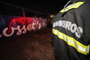 Imagem da notícia - Em menos de uma hora, Corpo de Bombeiros controla incêndio de grandes proporções na zona leste de Manaus