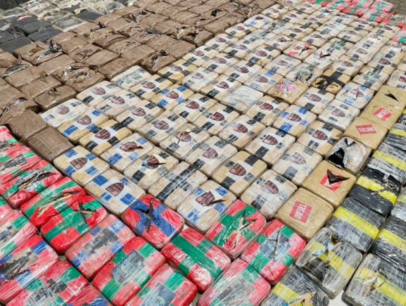 PC-AM prende casal e apreende mais de 600 quilos de maconha e cocaína avaliados em R$ 13,5 milhões