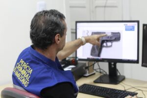 Imagem da notícia - Polícia científica do Amazonas começa a restaurar numeração suprimida de armas de fogo