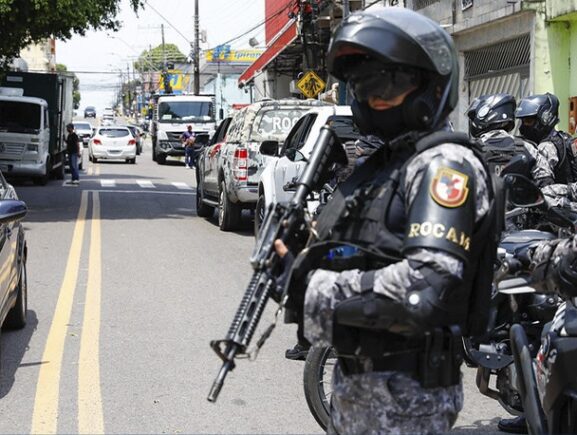 Polícia Militar do Amazonas captura homem com mandado de prisão em aberto por roubo