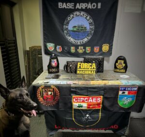 Imagem da notícia - Base Arpão 2: PMAM apreende cocaína escondida em interior de bagagem