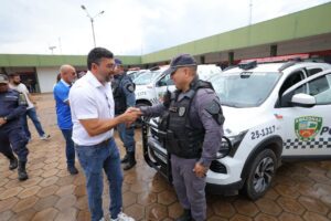Imagem da notícia - Em Itacoatiara, governador Wilson Lima entrega 13 novas viaturas para as Forças de Segurança