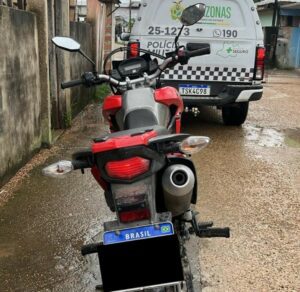 Imagem da notícia - Com auxílio do Paredão, PMAM recupera moto com restrição de roubo em Jutaí 