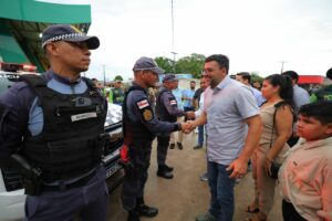 Imagem da notícia - Em Tapauá, governador Wilson Lima entrega novas viaturas para reforçar a Segurança Pública