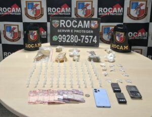 Imagem da notícia - PMAM apreende adolescente e prende homem com mais de 120 porções de drogas