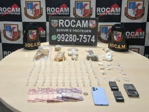 PMAM apreende adolescente e prende homem com mais de 120 porções de drogas