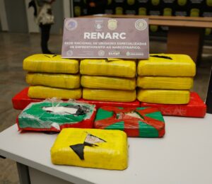 Imagem da notícia - Polícia Civil apreende remessa de maconha líquida em Manaus com destino a Roraima